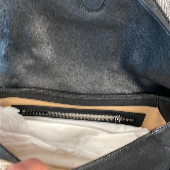 Gucci Black Pebbled Leather Shoulder Bag with GG Logo - Picture 5 of 5